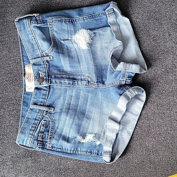 3 for $15 item🎉Hollister Short-Short High Rise Juniors Denim Shorts - Picture 1 of 4